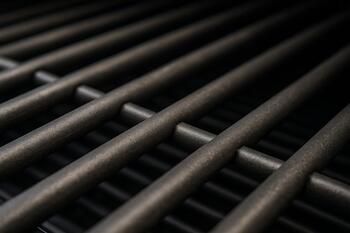 Close-up showing thicker outer grate wires